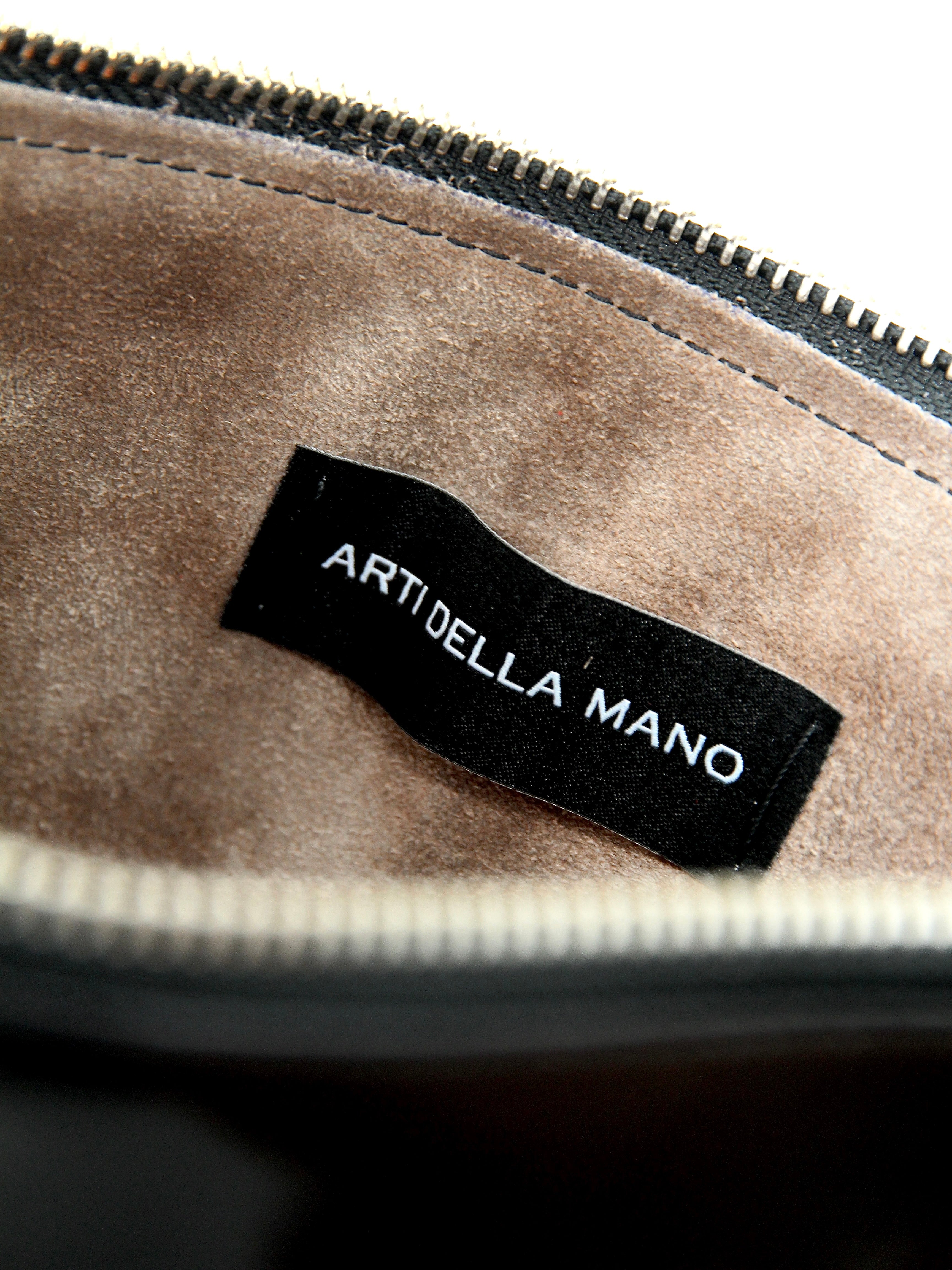 Convertible Pouch in Raven Black