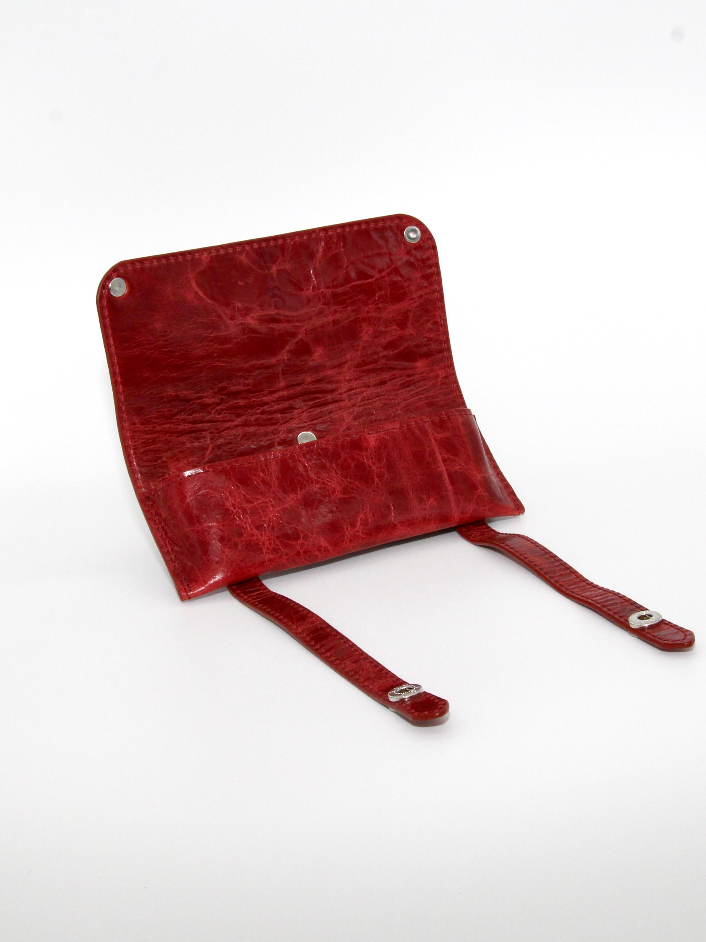 Avvolto case in Cherry Red