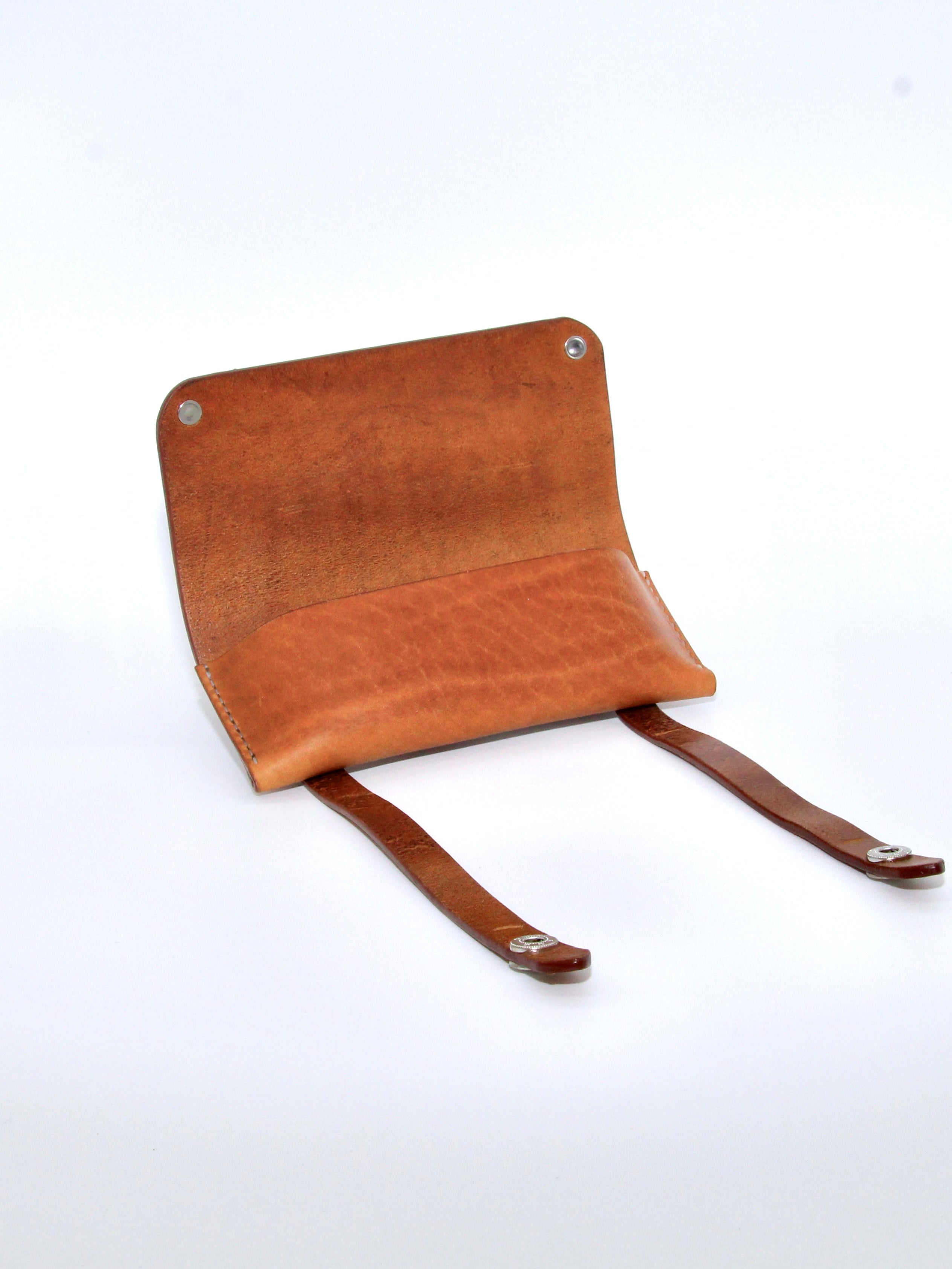 Avvolto case in Cognac Brown